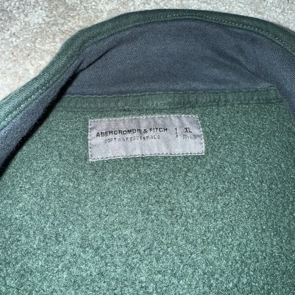 Abercrombie & Fitch Men's Essential Half-Zip Sweatshirt - Picture 2 of 2